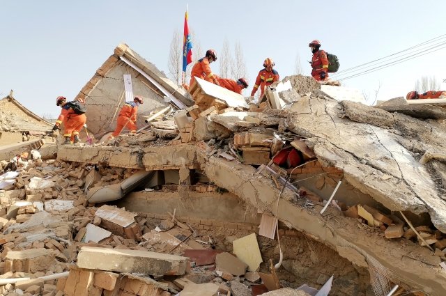 Число погибших в результате землетрясения в Китае увеличилось до 131