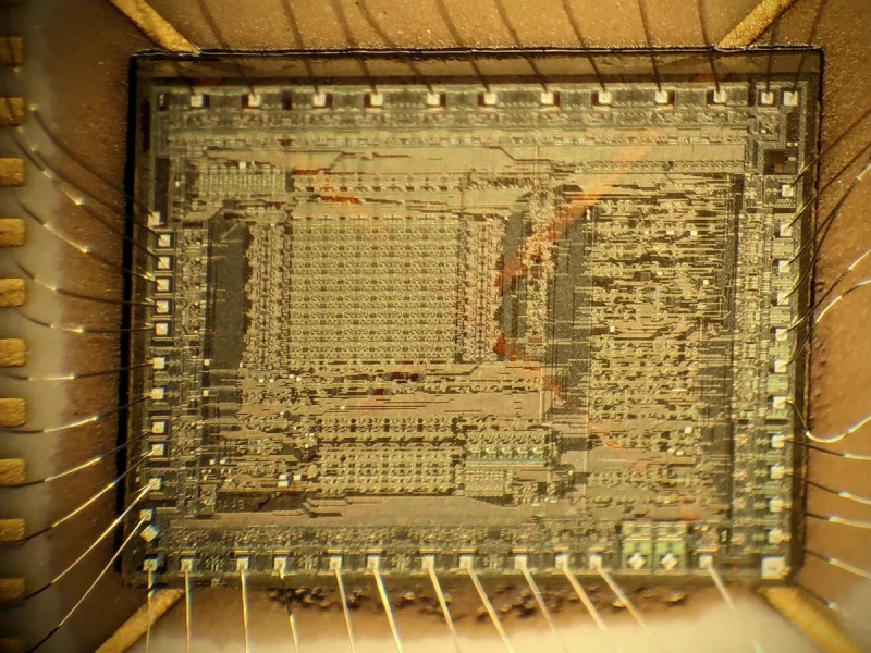 В старинном компьютере HP обнаружен загадочный прозрачный процессор