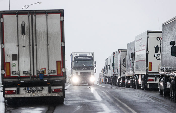 Правительство РФ продлило запрет на въезд грузовиков из Европы
