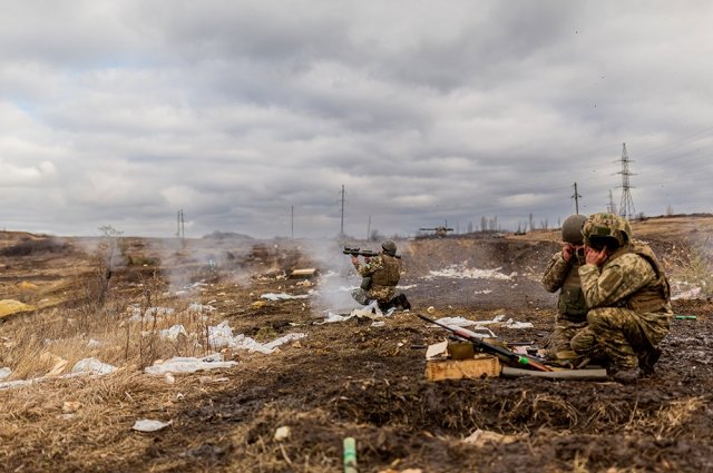 Киев силой возвращает бойцов ВСУ на позиции на донецком направлении