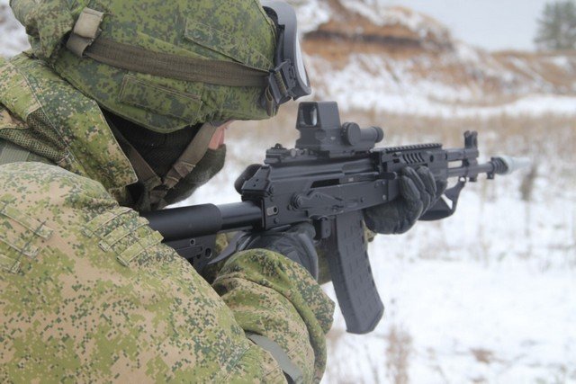 Российская армия начнет получать обновленный автомат АК-12 с января 2024-го
