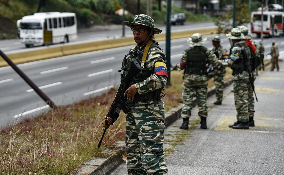 Мадуро начал учения с 5,6 тыс. военных из-за корабля Британии в Гайане