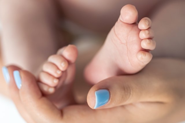 В Москве новорожденный малыш чуть не погиб из-за сломанной люльки