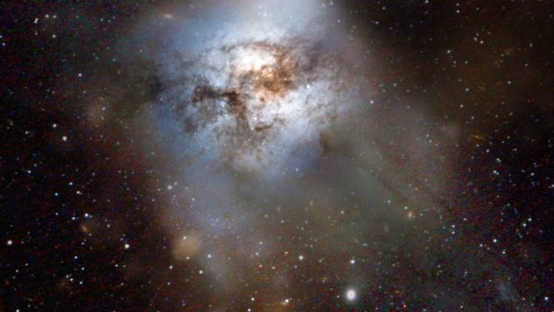 «Джеймс Уэбб» разглядел в огромной древней галактике шесть галактик меньшего размера