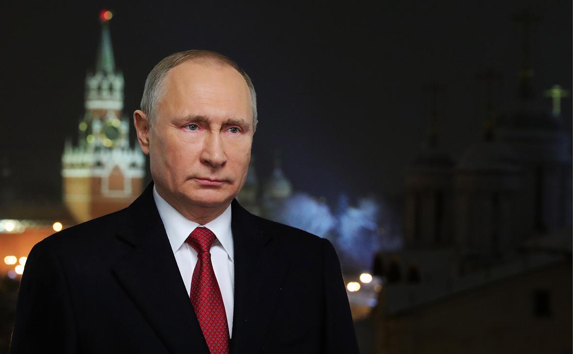 Путин в новогоднем обращении заявил о единстве россиян «в труде и в бою»