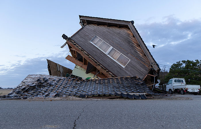 Число жертв землетрясения в Японии выросло до 30