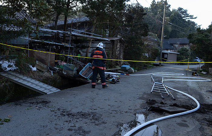 Число жертв землетрясения в Японии превысило сорок человек