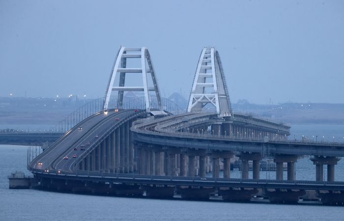 Движение по Крымскому мосту остановлено в третий раз за сутки