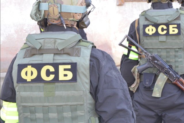 ФСБ задержала двух человек в ЛНР по подозрению в шпионаже на Киев