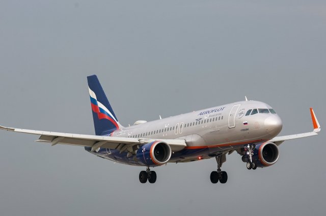 Самолет Москва — Сочи экстренно сел в Махачкале из-за больного пассажира
