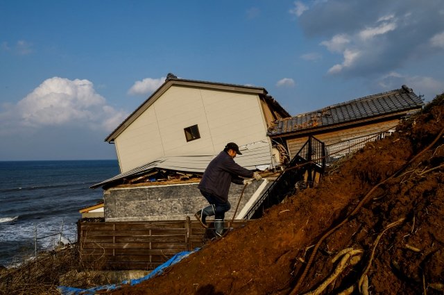 Число погибших при серии землетрясений в Японии превысило 200 человек