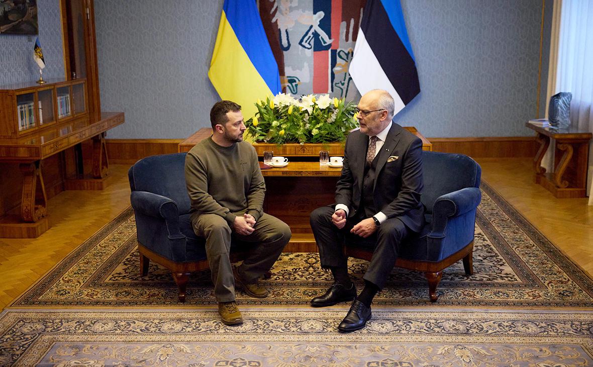 Президент Эстонии выступил против ограничений на поставки оружия Украине
