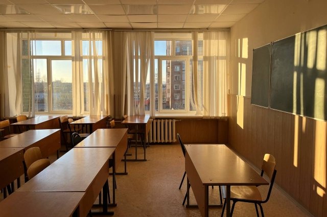 Школьница в Москве напала на одноклассницу и учителя