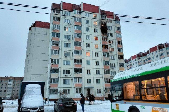 Опубликованы фото поврежденного при атаке БПЛА дома в Воронеже