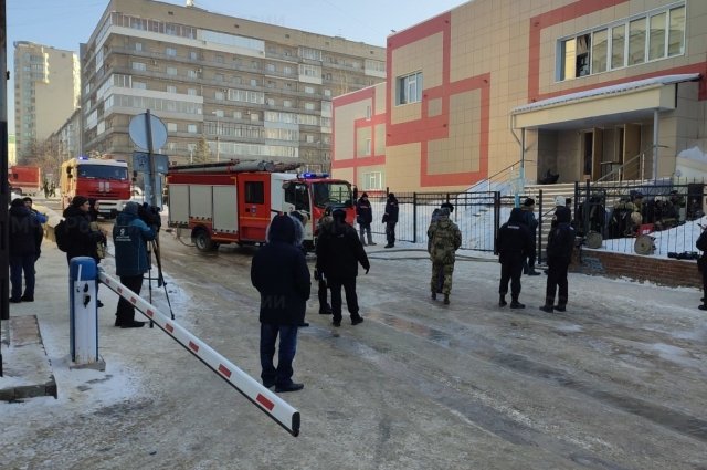 В Новосибирске в загоревшемся подвале гимназии нашли тело мужчины