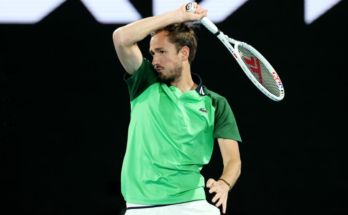 Даниил Медведев c трудом вышел в третий круг Australian Open