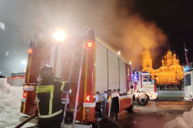 Спасатели ликвидировали открытое горение на рынке в Челябинске