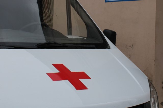 В Кузбассе попал в больницу школьник, которого зажало дверями автобуса