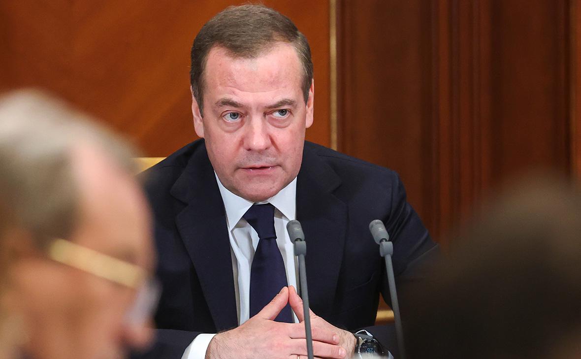 Медведев назвал падение Ил-76 результатом внутриполитической борьбы Киева