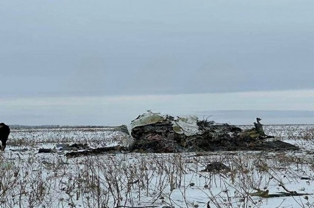 СК опубликовал кадры с места крушения Ил-76 в Белгородской области