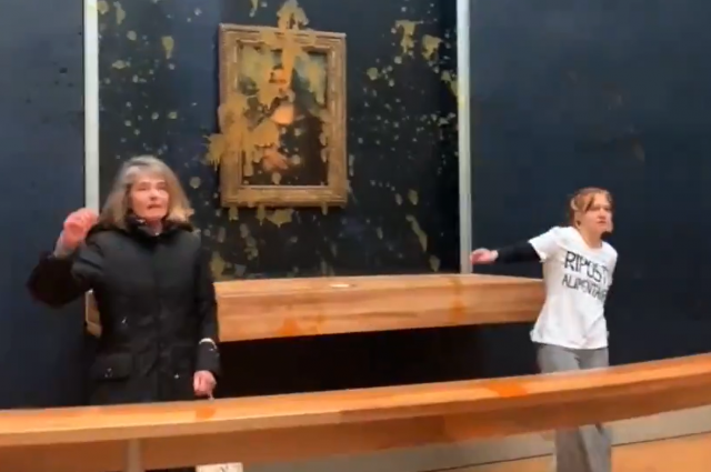 Экоактивисты облили супом картину «Джоконда» в Лувре