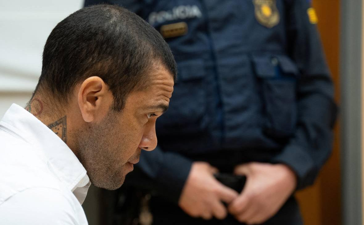 В Барселоне начался суд над обвиненным в изнасиловании Дани Алвесом