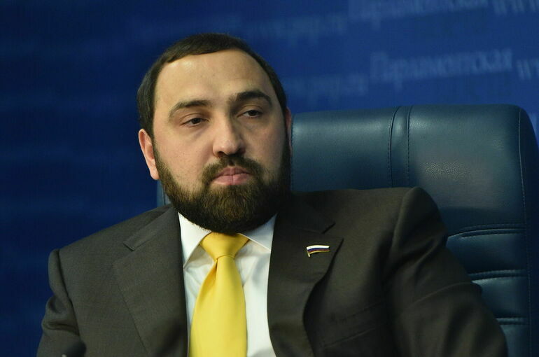 Депутат Хамзаев предложил запретить управление автомобилем в VR-очках