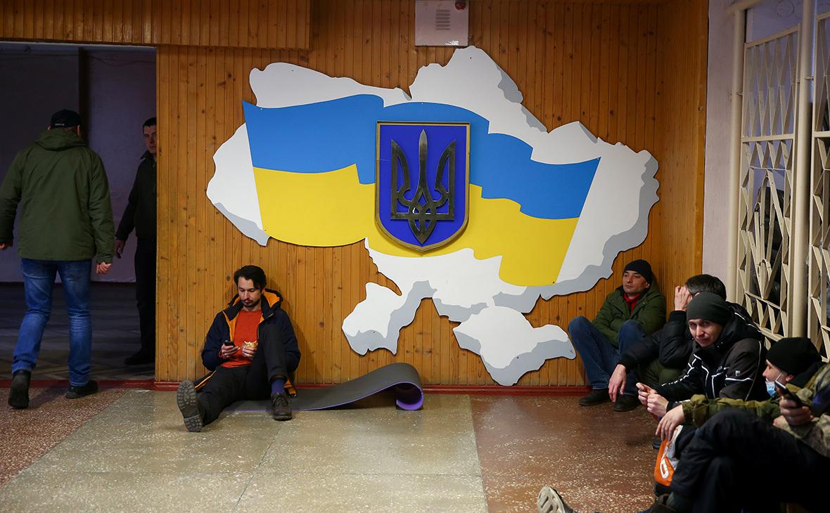 Военкоматы на Украине перевели на круглосуточный режим работы