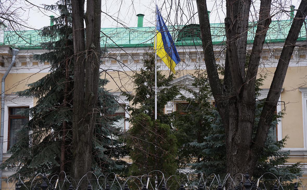 Россия расторгла договор аренды с посольством Украины