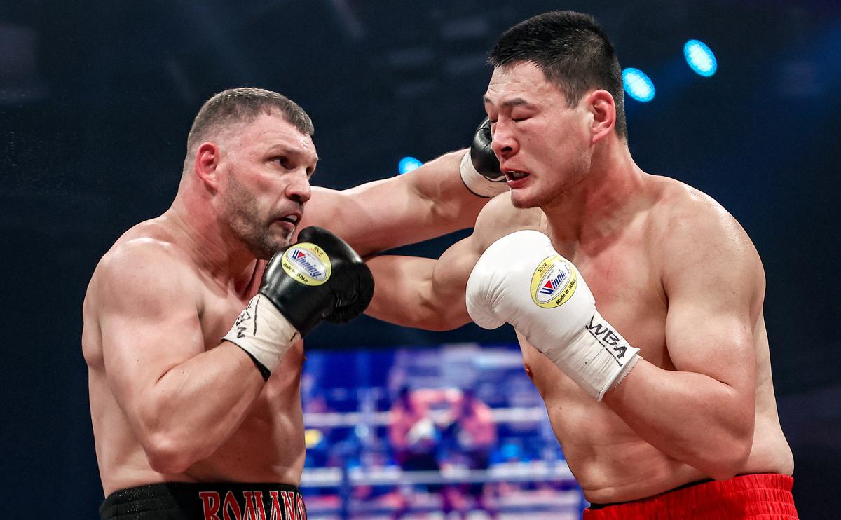 Российского боксера нокаутировали в претендентском бою за титул WBA