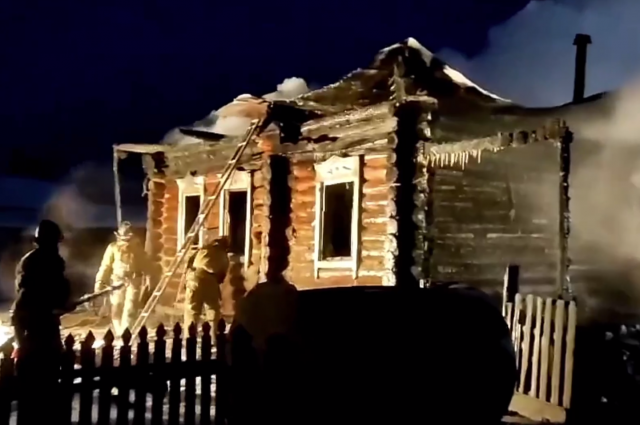 В курганском Галаево при пожаре в частном доме погибла семья из 5 человек
