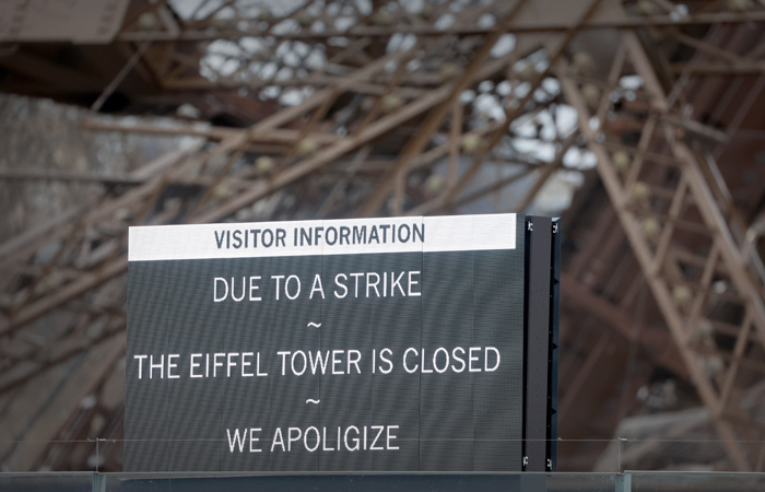 В Париже из-за забастовки закрыли Эйфелеву башню