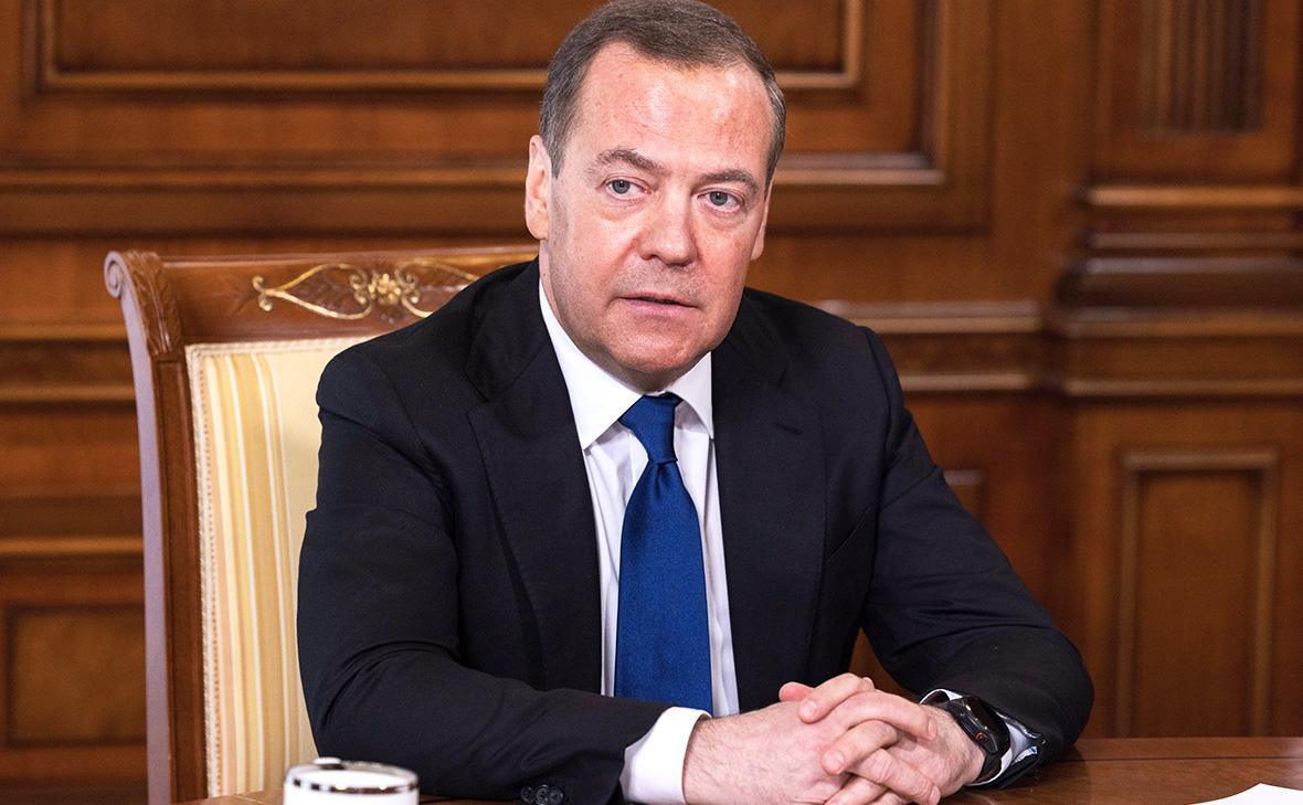 Медведев предложил лагеря для вредящих России «ждунов» из новых регионов