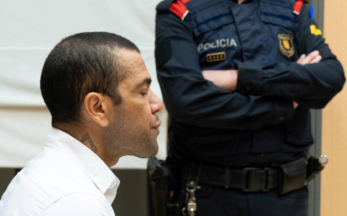 Дани Алвесу дали 4,5 года тюрьмы по делу об изнасиловании