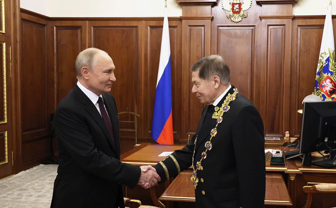 Путин отметил вклад Лебедева в развитие правовой и судебной системы