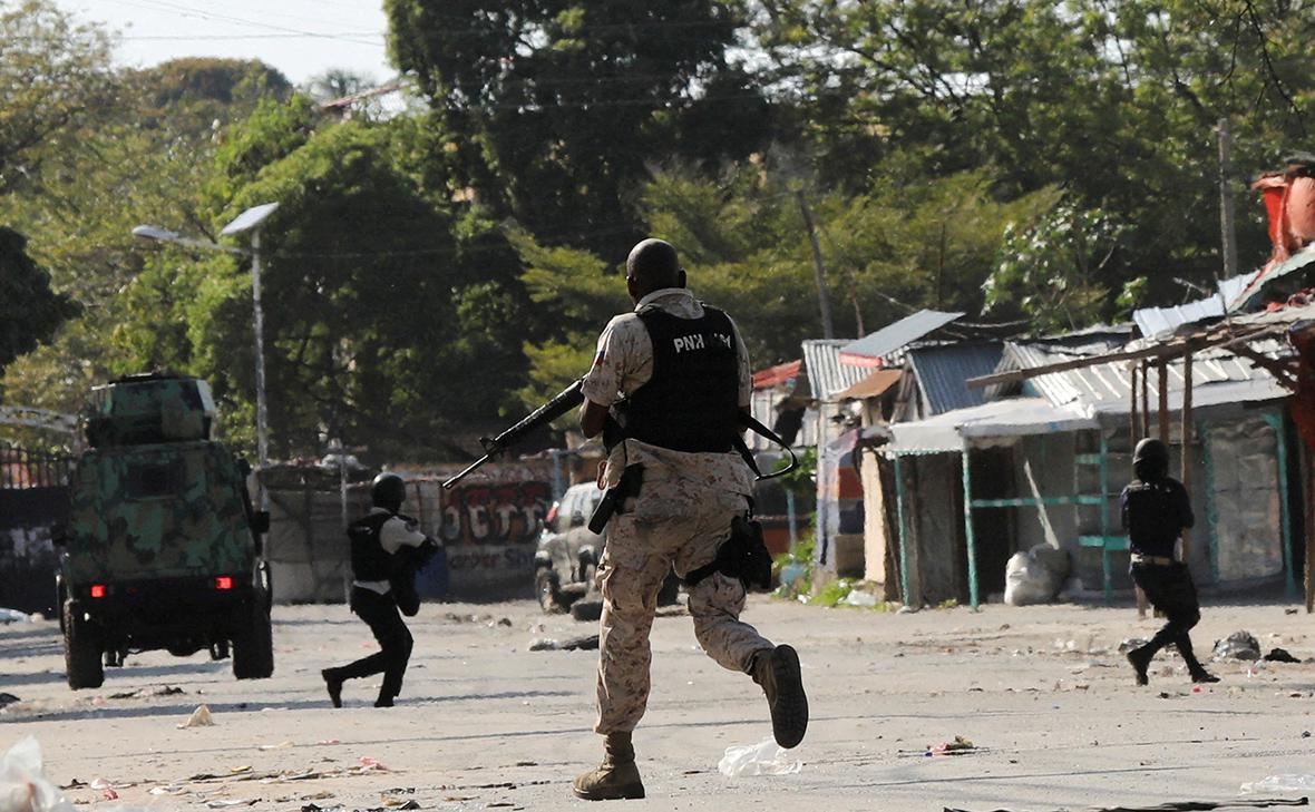 Власти Гаити ввели комендантский час и режим ЧП из-за банд