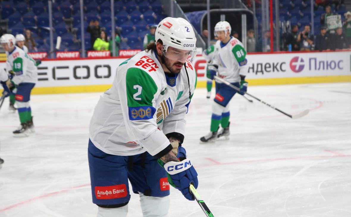 Хоккеист «Салавата Юлаева» получил удар коньком в область шеи в матче КХЛ