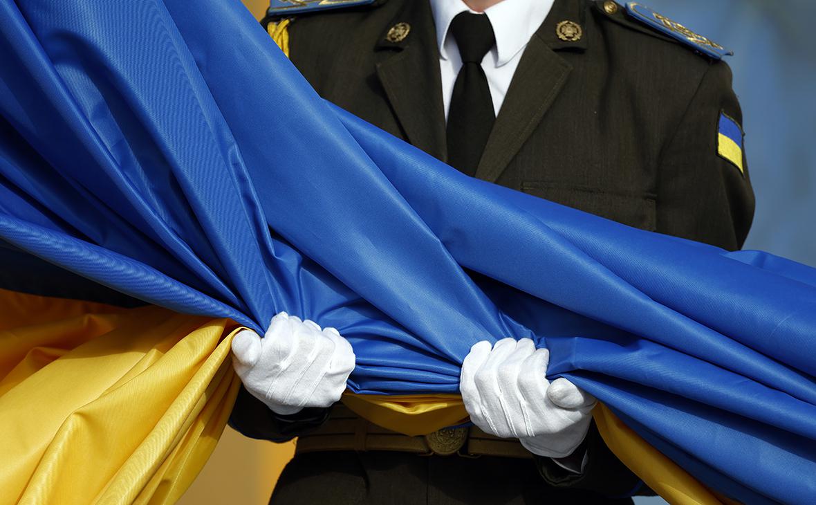 Киев отказал Ватикану в подъеме белого, а не желто-синего флага