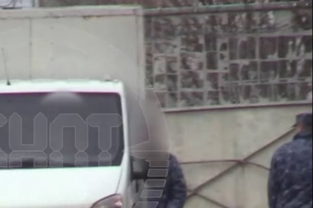 SHOT: Шакро Молодого могли вывезти из колонии в грузовой «ГАЗели»