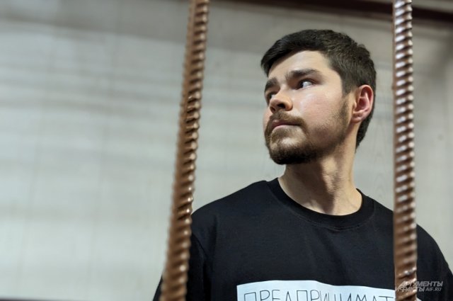 Суд арестовал счета и машину блогера и бизнес-тренера Аяза Шабутдинова