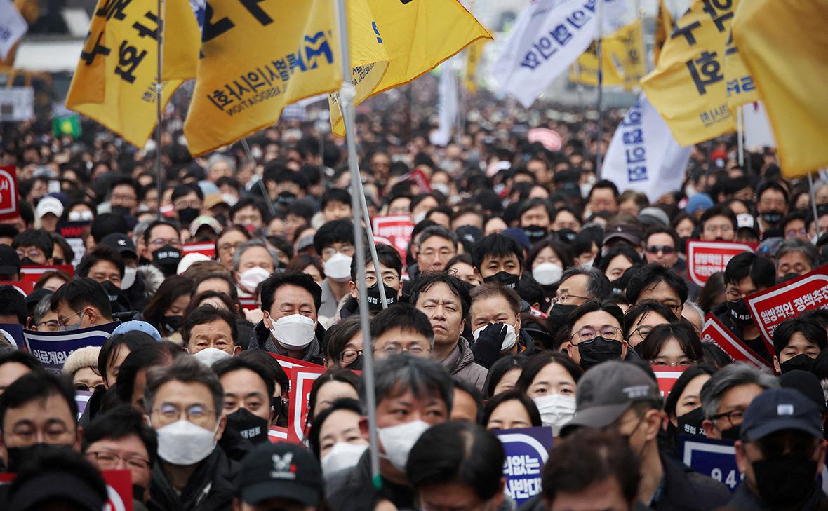 Как забастовка врачей расколола Южную Корею перед выборами