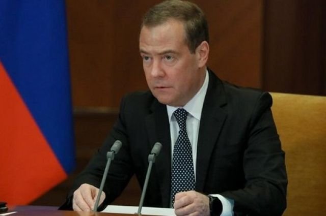 Медведев пожелал Чибису скорейшего выздоровления и возвращения в строй