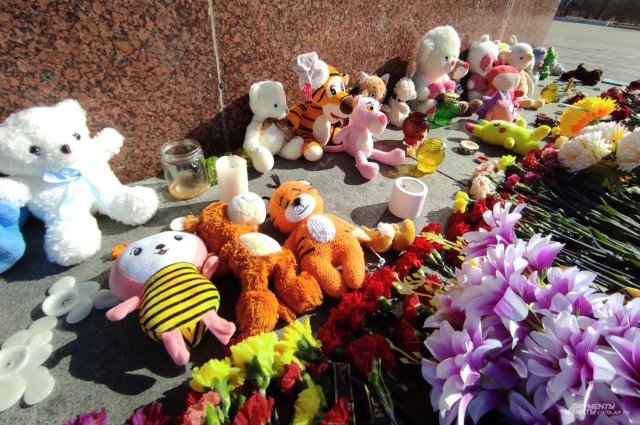 Неизвестные сожгли мемориал жертвам теракта в «Крокусе» в Новой Москве