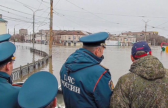Глава МЧС и глава Оренбуржья доложили Путину о паводковой ситуации в регионе