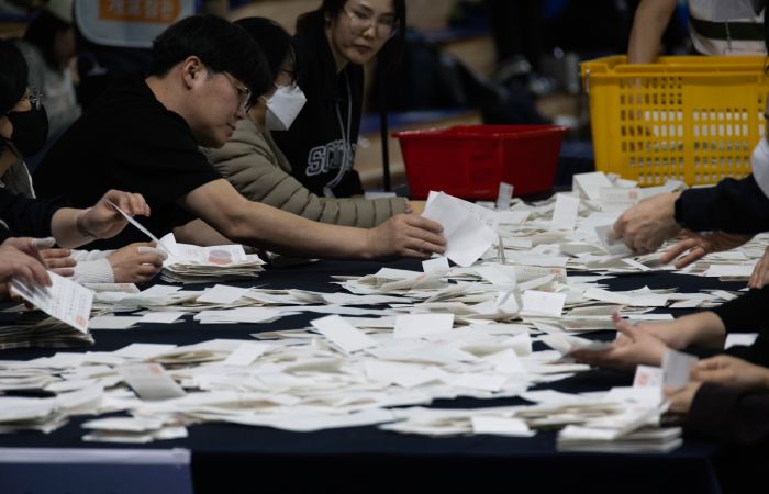 Оппозиция удерживает лидерство по итогам выборов в парламент Южной Кореи