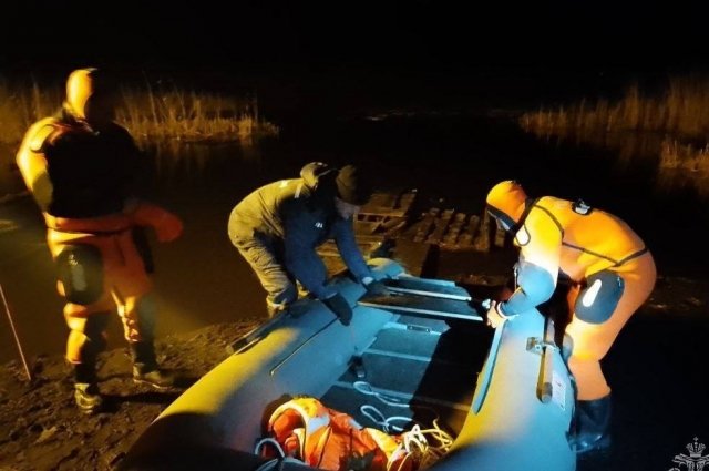 Спасатели вытащили 53 рыбаков, которые застряли на льдине под Челябинском