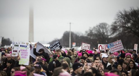 Сотни тысяч женщин по всему миру вышли на акцию против Трампа