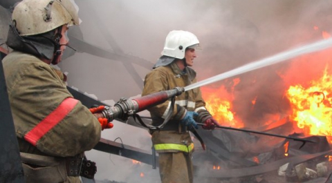 СМИ: В Москве горит вагоноремонтный завод