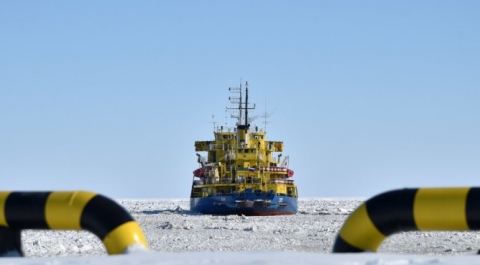 Таяние льдов в Арктике играет на руку России