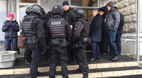 Мужчину, захватившего свою семью в заложники, задержали в Москве